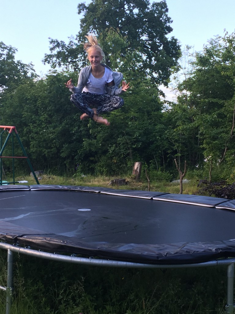 Avslappnad dam:-) Höjdhoppsyoga!