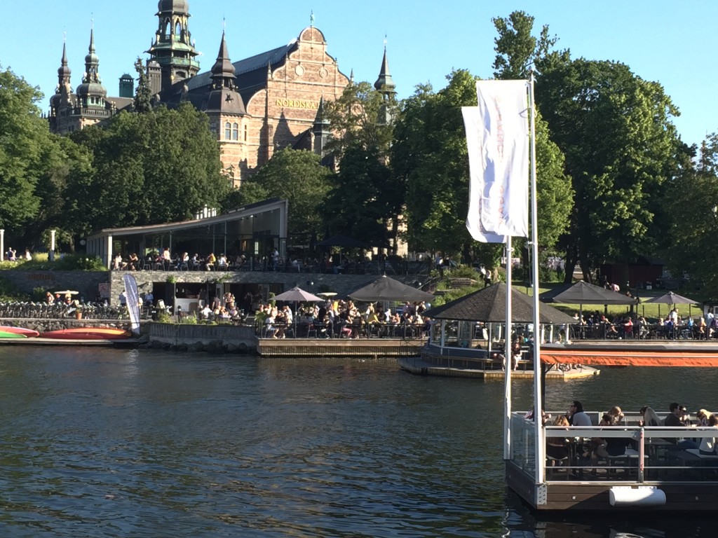 Fullt ös på Djurgår'n denna sommarkväll.